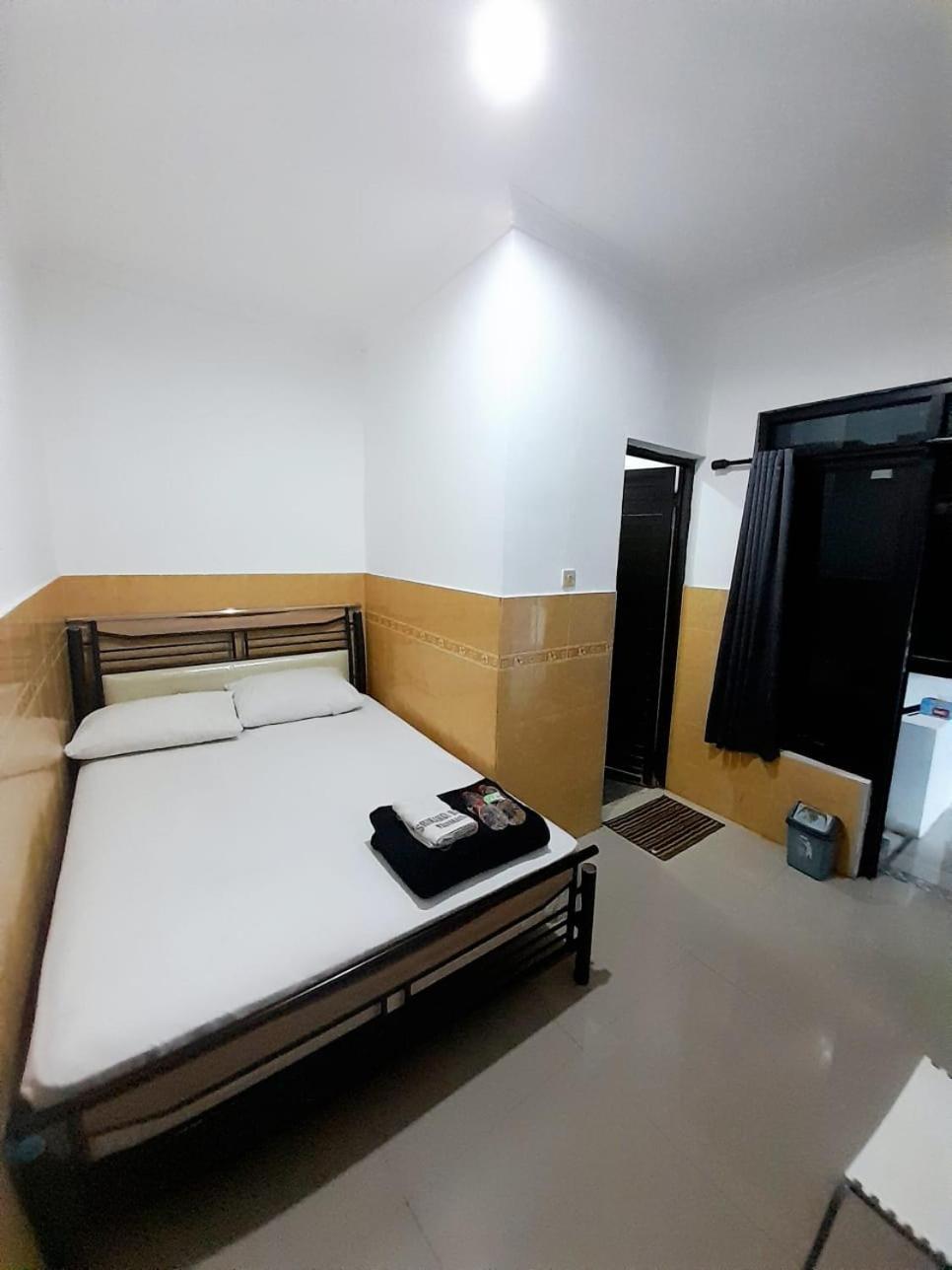 Hotel Srikandi Baru Kejayan Kültér fotó